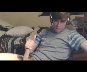 gamer cam masturbating