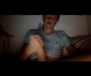 athletic amateur twink masturbating